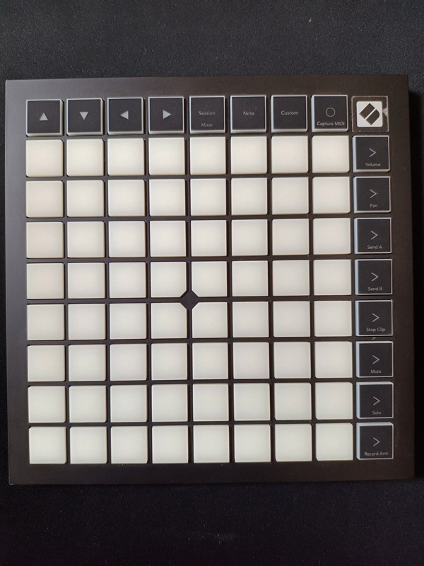 NOVATION LAUNCHPAD Xの画像